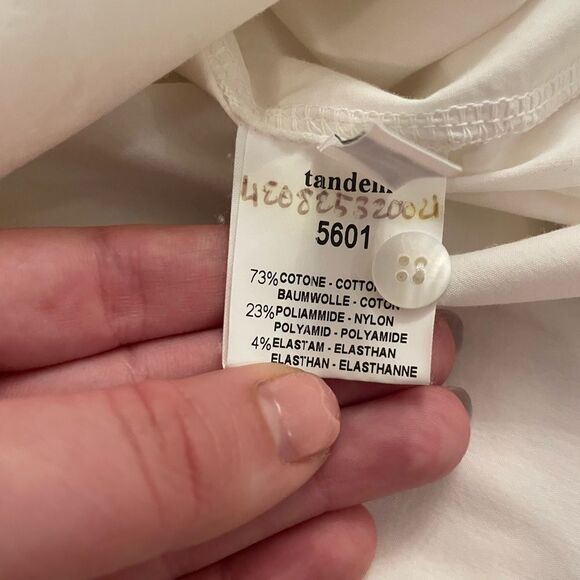 Beautiful white buttoned blouse - Picture 4 of 7